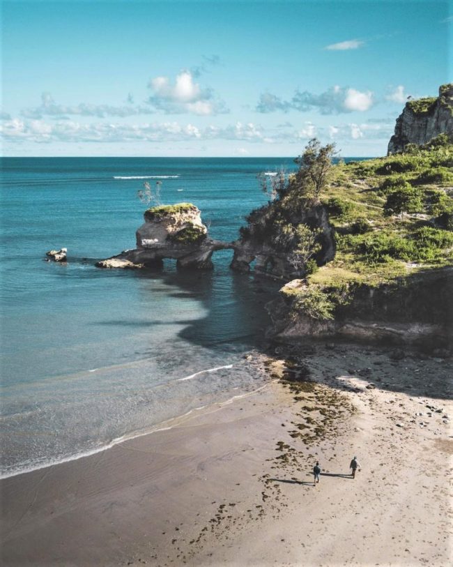 Wisata Pantai Watuparunu via IG @eryradixa, 1. Wisata Bukit Tanarara, 2. Wisata Bukit Wairinding, 3. Wisata Bukit Mondu, 4. Wisata Bukit Persaudaraan, 5. Wisata Pantai Tarimbang, 6. Wisata Pantai Walakiri, 7. Wisata Padang Savana Puru Kambera, 8. Wisata Pantai Watuparunu, 9. Wisata Air Terjun Tanggedu, 10. Wisata Pantai Padadita, 11. Wisata Air Terjun Hirumanu, 12. Wisata Air Terjun Kanabu Wai, 13. Wisata Air Terjun Laiwi, 14. Wisata Air Terjun Wai Marang, 15. Wisata Air Terjun Kolam Jodoh Lawa, 16. Wisata Goa Kanabu Wai, 17. Wisata Bendungan Kambaniru, Lambanapu, 18. Wisata Kampung Adat Rende, 19. Wisata Bunga Sakura Sumba Timur, 20. Wisata Taman Kincir Angin Maubukol, 21. Wisata Pantai Puru Kambera, 22. Wisata Air Terjun Koalat, 23. Bukit Tenau
