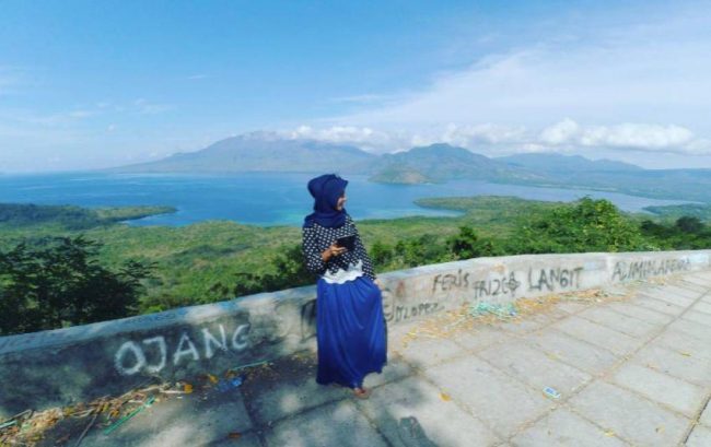 Wisata Pulau Konga via IG @indahbethan, 1. Wisata Taman Bukit Fatimah, 2. Wisata Danau Asmara, 3. Wisata Pelabuhan Larantuka, 4. Wisata Istana Raja Larantuka, 5. Wisata Pulau Konga, 6. Wisata Pulau Adonara, 7. Wisata Pulau Solor, 8. Wisata Danau Waibelen, 9. Wisata Pantai Asam Satu, 10. Wisata Pantai Weri, 11. Wisata Pantai Kawaliwu, 12. Wisata Pantai Rako, 13. Wisata Pantai Ina Burak, 14. Wisata Pantai Lagaloe, 15. Wisata Pantai Neren Watotena, 16. Wisata Pantai Nuha, 17. Wisata Gunung Ile Mandiri, 18. Wisata Pemandian Air Panas Mokantarak, 19. Wisata Desa Wae Rebo, 20. Wisata Air Terjun Cunca Wulang, 21. Pantai Paihaka, 22. Pantai Watohari, 23. Pantai Deri, 24. Pantai Tanjung Bunga, 25. Pantai Kahale
