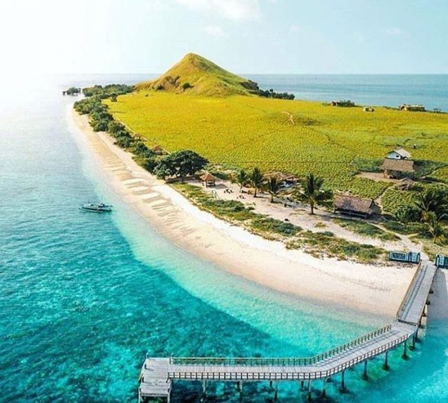Wisata Pulau Kanawa via IG @majalah_kartini, 1. Wisata Taman Nasional Pulau Komodo, 2. Wisata Danau Kelimutu, 3. Wisata Pantai Lasiana, 4. Wisata Pulau Padar, 5. Wisata Pulau Kera, 6. Wisata Labuan Bajo, 7. Wisata Pantai Neam, 8. Wisata Danau Sano Nggoang, 9. Wisata Pulau Alor, 10. Wisata Rumah Adat dan Pasola, 11. Wisata Pink Beach, 12. Wisata Air Terjun Oenesu, 13. Wisata Benteng Makes, 14. Wisata Air Terjun Noelaku, 15. Wisata Pulau Kanawa, 16. Wisata Goa Batu Cermin, 17. Wisata Gili Laba, 18. Wisata Air Terjun Cuaca Wulang, 19. Wisata Air Terjun Weikelo Sawah, 20. Wisata Air Terjun Tanggedu, 21. Wisata Pulau Semau, 22. Wisata Pantai Batu Biru, 23. Wisata Air Panas Mengeruda, 24. Wisata Bukit Cinta, 25. Wisata Gunung Mutis, 26. Wisata Pantai Nembrala, 27. Wisata Pulau Riung, 28. Wisata Pantai Kolbano, 29. Wisata Pantai Timor, 30. Wisata Pantai Pasir Panjang