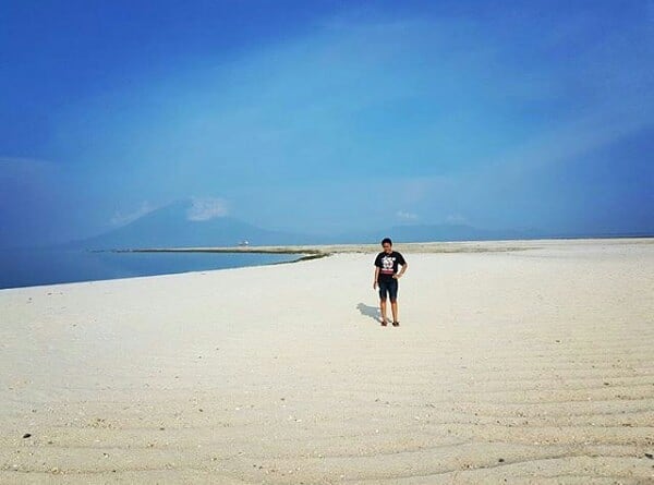 Wisata Pulau Siput via IG @lembatamanisle, 1. Wisata Pantai Bean, 2. Wisata Pantai Lewolein, 3. Wisata Pantai Waijarang, 4. Wisata Pantai Mingar, 5. Wisata Air Terjun Lodovavo Atawuwur, 6. Wisata Tanjung Nuhanera, 7. Wisata Dapur Alam Watuwawer, 8. Wisata Desa Nelayan Lamalera, 9. Wisata Taman Daun Lewoleba, 10. Wisata Bukit Cinta Waijarang, 11. Wisata Batu Payung, 12. Wisata Pulau Siput, 13. Wisata Bukit Wade, 14. Bukit Doa Watomiten