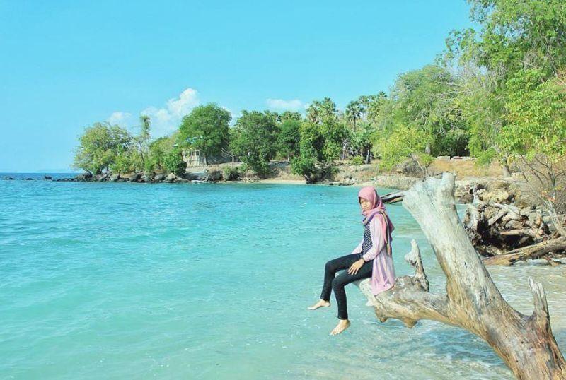 Wisata Pulau Pura via IG @jeanitaputrii, 1. Wisata Taman Laut Pantar, 2. Wisata Pantai Mali, 3. Wisata Kolam Bidadari, 4. Wisata Desa Takpala, 5. Wisata Pantai Batu Putih, 6. Wisata Pulau Pura, 7. Wisata Pantai Deere, 8. Wisata Pantai Maimol, 9. Wisata Pantai Welolo, 10. Wisata Pantai Ling’al, 11. Wisata Pulau Kepa, 12. Wisata Pantai Tiga Warna Pantaru, 13. Wisata Air Terjun Mataru, 14. Wisata Museum 1000 Moko, 15. Wisata Gunung Sirung, 16. Wisata Air Mancur Tuti Adogai, 17. Wisata Pulau Rusa, 18. Wisata Batu Berlubang di Pantai Pigewa, 19. Bukit Hulnani