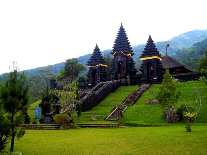 Wisata Pura Agung Gunung Sari via Hindu Damai, 1. Wisata Pantai Penghulu Agung, 2. Wisata Taman Mayura, 3. Wisata Pantai Ampenan, 4. Wisata The Griya, 5. Wisata Religi Ke Masjid Islamic Center NTB, 6. Wisata Pura Batu Bolong, 7. Wisata Pantai Senggigi, 8. Wisata Taman Narmada, 9. Wisata Kota Tua Ampenan, 10. Wisata Pura Meru, 11. Wisata Taman Udayana, 12. Wisata Museum Negeri Nusa Tenggara Barat, 13. Wisata Taman Sangkareanng, 14. Wisata Pura Agung Gunung Sari, 15. Wisata Desa Beleka, 16. Wisata Desa Penunjak, 17. Wisata Pantai Sire, 18. Wisata Pantai Cemare, 19. Wisata Pantai Loang Baloq, 20. Wisata Pantai Nipah, 21. Wisata Kampung Ala Jepang, 22. Wisata Waterpark Kura – Kura