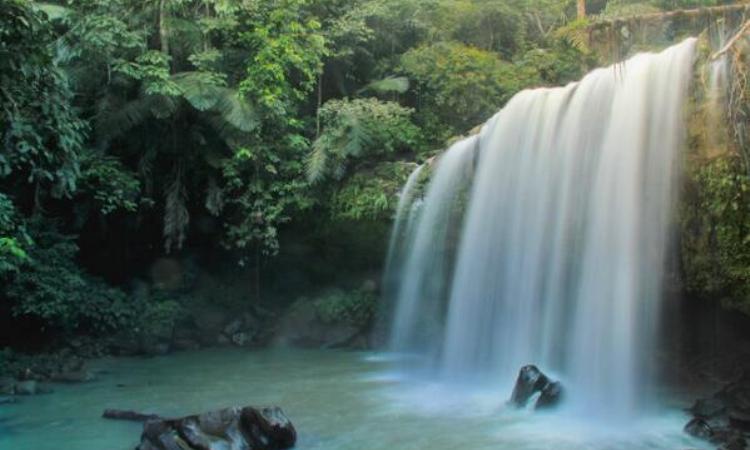 Air Terjun Alam Tani via Twitter @pariwisatasumut, 1. Masjid Agung Ahmad Bakrie Kisaran, 2. Air Terjun Ponot, 3. Alun – alun Rambate Raya Kisaran, 4. Taman Hutan Kota Kisaran, 5. Air Terjun Turbo (Turunan Bolon), 6. Paccur Napitu, 7. Air Terjun Jambuara Indah, 8. Arung Jeram Sungai Asahan, 9. Ragil Waterboom Kisaran, 10. Wisata Alam Goa Simanik – Manik, 11. Wisata Air Terjun Simanik – Manik, 12. Pantai Simallo, 13. Bendungan Sigura – Gura, 14. Jembatan Gantung Bedeng, 15. Jembatan Air Hitam, 16. Air Terjun Sampuran Harimau, 17. Danau Teratai Tinggi Raja, 18. Air Terjun Unong Sisapa, 19. Air Terjun Simonang Monang, 20. Air Terjun Boru Silalahi, 21. Wisata Kelapa Gading, 22. Air Terjun Alam Tani, 23. Puncak Galau, 24. Pelabuhan Bagan, 25. Museum Asahan