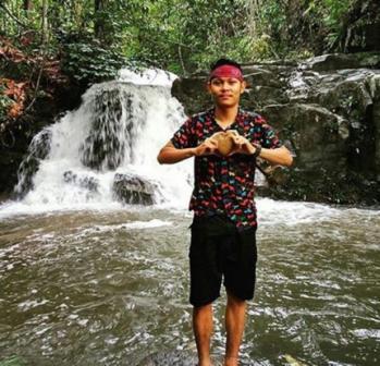 Air Terjun Gunung Naning, 1. Air Terjun Saka Dua, 2. Air Terjun Pancur Aji, 3. Air Terjun Riam Macan, 4. Air Terjun Riam Asam Telogah, 5. Riam Baper Zone, 6. Air Terjun Kujato, 7. Bukit Bellew, 8. Gunung Tiong Kandang, 9. Air Terjun Kajang, 10. Bukit Bengkawan, 11. Bukit Bakmunt, 12. Air Terjun Gurong Maloh, 13. Air Terjun Siling Embangai, 14. Wisata Air Terjun Entugun, 15. Kampung Wisata Sentana, 16. Jembatan Gantung Sekayam, 17. Air Terjun Nosok, 18. Hutan Belian Pulo Mas, 19. Air Terjun Jitok, 20. Keraton Surya Negara, 21. Batu Garam, 22. Masjid Agung Al Muawanah, 23. Hutan Kota Sabang Merah, 24. Danau Lait, 25. Air Terjun Gunung Naning, 26. Padong Buaya, 27. Bukit Boruh, 28. Rumah Panjang, 29. Sipatn Lotup, 30. Air Terjun Sirin Punti, 31. Wisata Goa Thang Raya, 32. My Dream Sanggau, 33. Batu Posok, 34. Kampung Santana, 35. Riam Kuta