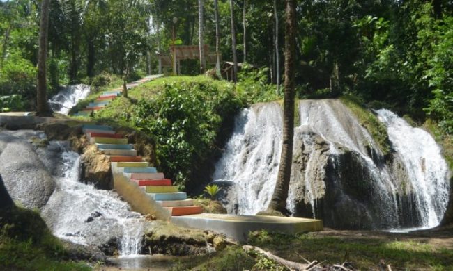 Air Terjun Humogo, 1. Pantai Toyolaya, 2. Pulau Wunga Laguna, 3. Pantai Tureloto, 4. Pantai Gawu Soyo, 5. Pulau Asu, 6. Pantai Sorake, 7. Desa Adat Bawomataluo, 8. Desa Wisata Orahili, 9. Museum Pusaka Suku Nias, 10. Air Terjun Humogo, 11. Kepulauan Hinako, 12. Pantai Karang Falaete, 13. Air Terjun Mondrowe, 14. Pantai Sifahandro, 15. Pulau Tello, 16. Pulau Sibele, 17. Taman Doa Bunda Maria, 18. Teluk Bengkuang, 19. Pantai Asi Walo, 20. Pasir Putih Pulau Impian, 21. Masjid Agung Ar-Rahman, 22. Teluk Rusa, 23. Pantai Hilisataro Toma, 24. Jembatan O,ou, 25. Pantai Siabang