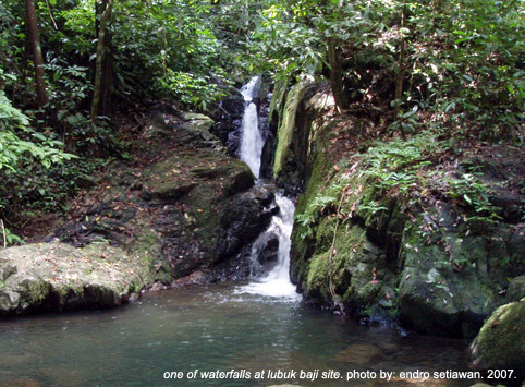Air Terjun Lubuk Baji Foto Endro-Setiawan - Tempat Wisata Di Kayong Utara, 1. Pantai Pasir Mayang, 2. Bukit Begentar, 3. Bukit Mendale, 4. Taman Wisata Mangrove Sukadana, 5. Pulau Maya Karimata, 6. Pulau Kepayang, 7. Pantai Tambak Rawang, 8. Bukit Bulan, 9. Pulau Serutu, 10. Makam Gusti Panji, 11. Pulau Pelapis, 12. Kepulauan Karimata, 13. Pantai Batu Teritip, 14. Mesjid Oesman Al Khair, 15. Batu Cap, 16. Makam Raja Tengku Akil, 17. Sungai Betok, 18. Taman Nasional Gunung Palung, 19. Pantai Pulau Datok, 20. Air Pauh, 21. Air Terjun Bidadari, 22. Gunung Cabang, 23. Pantai Tanjuru, 24. Air Terjun Lubuk Baji, 25. Air Terjun Batu Pahat