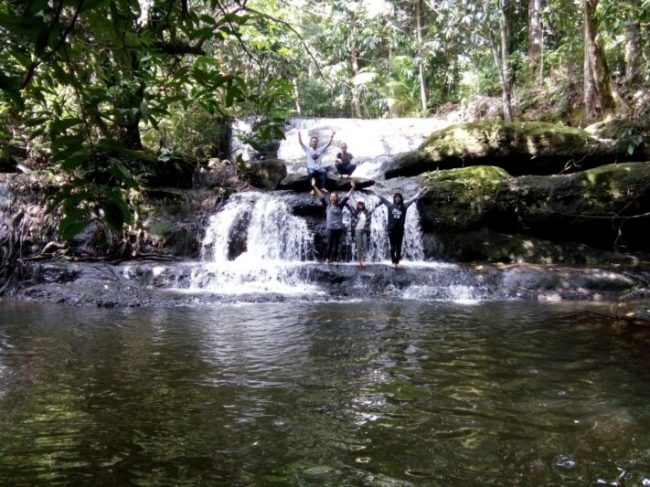 Air Terjun Lepung Iring via Lepungirengnopel.blogspotcom, 1. Air Terjun Lepung Iring, 2. Taman Nasional Bukit Baka, 3. Hutan Wisata Baning, 4. Museum Kapuas Raya, 5. Istana Al Mukarramah, 6. Nohkan Tolangit, 7. Danau Jemelak, 8. Panorama Kedah Tempunak, 9. Rumah Betang Ensaid Panjang, 10. Wisata Gunung Kelam, 11. Danau Gucci, 12. Air Terjun Nokan Nayan, 13. Wisata Rohani Bukit Kelam, 14. Galeri Motor Bandong, 15. Wisata Sawah Adau Kelam, 16. Masjid Jami Sultan Nata, 17. Museum Dara Juanti, 18. Makam Aji Melayu Sepauk atau Makam pangeran Kuning, 19. Situs Sejarah Batu Dara Muning, 20. Batu Lingga Yoni dan Batu Nandi, 21. Gereja Katedral Sintang, 22. Tugu Pancasila Kota Sintang, 23. Taman Alun – alun Kapuas, 24. Serantung Water Park, 25. Rumah Kapal, 26. Tugu Bank Indonesia