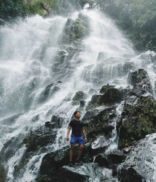 Air Terjun Linggahara via IG @zo.suheri_khan, 1. Tugu Juang 45 Lobusona, 2. Air Terjun Linggahara, 3. Bukit Hijau Permai, 4. Waterboom Aek Janji, 5. Pulau Sikantan, 6. Sapadia Bombara Waterpark, 7. Air Terjun Sirao – Rao, 8. Bumi Perkemahan Alam Bandar, 9. Pantai Kahona, 10. Luppatan Tali – Tali, 11. Air Terjun Lama Rantau Prapat, 12. Tugu Simpang Empat, 13. Wisata Alam Aek Buru, 14. Puncak Hoza, 15. Tugu Simpang Enam