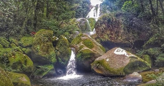 Air Terjun Pelaboh Bindang, 1. Air Terjun Tengai, 2. Air Terjun Sosah Kain, 3. Air Terjun Sirin Punti, 4. Air Terjun Jungkong, 5. Air Terjun Pelaboh Bindang, 6. Air Terjun Hulu Katap, 7. Air Terjun Sungai Bayan, 8. Batu Jato, 9. Riam Segiam, 10. Air Terjun Menyumbung, 11. Makam Tertua Di Bumi Cidayo, 12. Air Terjun Nokan Cicak, 13. Batu Tinggi, 14. Air Terjun Semirah Putih, 15. Batu Bertulis, 16. Goa Lawang Kuari, 17. Air Terjun Gurung Sumpit, 18. Danau Simpi, 19. Bukit Burus Nanga Taman, 20. Air Terjun Nokan Nayan, 21. Rumah Panjang Sungai Antu, 22. Danau Engkaluk, 23. Makam Bukong, 24. Bukit Rentap, 25. Wisata Air Terjun Bukit Rentap, 26. Makam Raja Aji Melayu, 27. Rumah Tengkorak Manusia, 28. Batu Lingga Yoni Dara Muning, 29. Air Terjun Semirah Merambang, 30. Bukit Burang