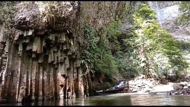 Air Terjun Riam Banyis via Youtube, 1. Pantai Samudera Indah, 2. Pulau Randayan, 3. Bukit Jamur, 4. Air Terjun Riam Merasap, 5. Miniland Batu Payung, 6. Goa Romo, 7. Hutan Adat, 8. Air Terjun Riam Berawan, 9. Pulau Lemukutan, 10. Air Terjun Riam Susok, 11. Riam Madi, 12. Riam Pelayo, 13. Riam Mubek, 14. Riam Baro, 15. Riam Erang, 16. Riam Pain’t Batah, 17. Riam Marum, 18. Riam Bangaram, 19. Riam Jugan, 20. Riam Mangkamang, 21. Riam Sangadum, 22. Air Terjun Seraung, 23. Air Panas (Spax), 24. Danau Taipi, 25. Riam Surut, 26. Air Terjun Riam Sejajah, 27. Riam Panggar, 28. Riam Mangoi, 29. Wisata Riam Manajur, 30. Riam Guntur, 31. Riam Budi, 32. Riam Benian, 33. Riam Belangin atau Kuweg, 34. Riam Batu Timah, 35. Riam Batu Susun, 36. Riam Batapsa, 37. Riam Ampang, 38. Air Terjun Riam Banyis, 39. Air Terjun Wong Prawan, 40. Air Terjun Saray Brunyau, 41. Pantai Gosong, 42. Bukit Sepancong, 43. Gunung Bawang