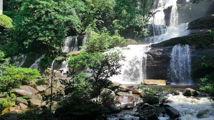 Air Terjun Riam Bedawan via Tribunnews, 1. Air Terjun Rombo Katio, 2. Air Terjun Melanggar, 3. Goa Tangandu, 4. Air Terjun Riam Dait, 5. Air Terjun Terinting, 6. Air Terjun Selanei, 7. Air Terjun Engkanan, 8. Air Terjun Riam Bedawan, 9. Air Terjun Riam Solakng, 10. Air Terjun Angkabang, 11. Makam Raja Landak, 12. Air Terjun Sahai Sebelas, 13. Bukit Terinting, 14. Air Terjun Tikalong, 15. Bukit Batu Pakumbang, 16. Riam Angan Tembawang, 17. Air Terjun Banangar, 18. Makam Juang Mandor, 19. Keraton Ismahayana, 20. Masjid Djami, 21. Air Terjun Rombo Pangaak, 22. Air Terjun Riam Jambu, 23. Goa Sanyan, 24. Rumah Betang Saham, 25. Wisata Gunung Seha, 26. Bukit Laur, 27. Bukit Batu Pakumbang, 28. Wisata Air Terjun Setagung, 29. Rombo Terintik, 30. Rombo Semabak, 31. Riam Bedawan, 32. Air Terjun Ringin, 33. Air Terjun Ampar Jawa