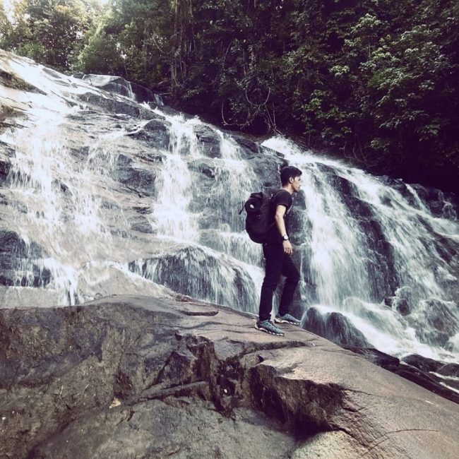 Air Terjun Sirin Punti via IG @fan_1194, 1. Air Terjun Tengai, 2. Air Terjun Sosah Kain, 3. Air Terjun Sirin Punti, 4. Air Terjun Jungkong, 5. Air Terjun Pelaboh Bindang, 6. Air Terjun Hulu Katap, 7. Air Terjun Sungai Bayan, 8. Batu Jato, 9. Riam Segiam, 10. Air Terjun Menyumbung, 11. Makam Tertua Di Bumi Cidayo, 12. Air Terjun Nokan Cicak, 13. Batu Tinggi, 14. Air Terjun Semirah Putih, 15. Batu Bertulis, 16. Goa Lawang Kuari, 17. Air Terjun Gurung Sumpit, 18. Danau Simpi, 19. Bukit Burus Nanga Taman, 20. Air Terjun Nokan Nayan, 21. Rumah Panjang Sungai Antu, 22. Danau Engkaluk, 23. Makam Bukong, 24. Bukit Rentap, 25. Wisata Air Terjun Bukit Rentap, 26. Makam Raja Aji Melayu, 27. Rumah Tengkorak Manusia, 28. Batu Lingga Yoni Dara Muning, 29. Air Terjun Semirah Merambang, 30. Bukit Burang