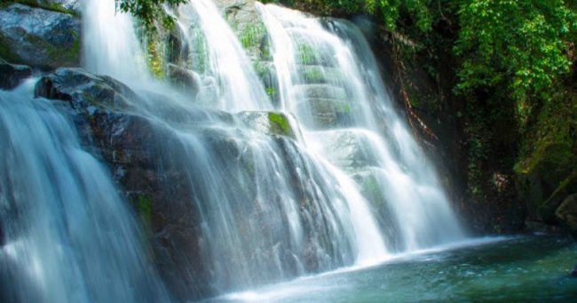 Air Terjun Sosah Kain via IG @kaharsan, 1. Air Terjun Tengai, 2. Air Terjun Sosah Kain, 3. Air Terjun Sirin Punti, 4. Air Terjun Jungkong, 5. Air Terjun Pelaboh Bindang, 6. Air Terjun Hulu Katap, 7. Air Terjun Sungai Bayan, 8. Batu Jato, 9. Riam Segiam, 10. Air Terjun Menyumbung, 11. Makam Tertua Di Bumi Cidayo, 12. Air Terjun Nokan Cicak, 13. Batu Tinggi, 14. Air Terjun Semirah Putih, 15. Batu Bertulis, 16. Goa Lawang Kuari, 17. Air Terjun Gurung Sumpit, 18. Danau Simpi, 19. Bukit Burus Nanga Taman, 20. Air Terjun Nokan Nayan, 21. Rumah Panjang Sungai Antu, 22. Danau Engkaluk, 23. Makam Bukong, 24. Bukit Rentap, 25. Wisata Air Terjun Bukit Rentap, 26. Makam Raja Aji Melayu, 27. Rumah Tengkorak Manusia, 28. Batu Lingga Yoni Dara Muning, 29. Air Terjun Semirah Merambang, 30. Bukit Burang
