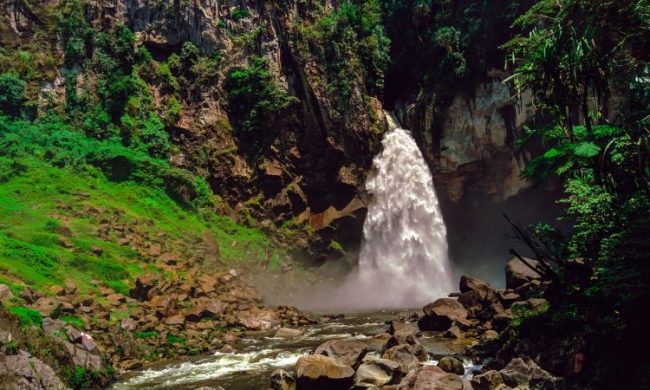 Air Terjun Turbo (Turunan Bolon) via Alamasahan, 1. Masjid Agung Ahmad Bakrie Kisaran, 2. Air Terjun Ponot, 3. Alun – alun Rambate Raya Kisaran, 4. Taman Hutan Kota Kisaran, 5. Air Terjun Turbo (Turunan Bolon), 6. Paccur Napitu, 7. Air Terjun Jambuara Indah, 8. Arung Jeram Sungai Asahan, 9. Ragil Waterboom Kisaran, 10. Wisata Alam Goa Simanik – Manik, 11. Wisata Air Terjun Simanik – Manik, 12. Pantai Simallo, 13. Bendungan Sigura – Gura, 14. Jembatan Gantung Bedeng, 15. Jembatan Air Hitam, 16. Air Terjun Sampuran Harimau, 17. Danau Teratai Tinggi Raja, 18. Air Terjun Unong Sisapa, 19. Air Terjun Simonang Monang, 20. Air Terjun Boru Silalahi, 21. Wisata Kelapa Gading, 22. Air Terjun Alam Tani, 23. Puncak Galau, 24. Pelabuhan Bagan, 25. Museum Asahan
