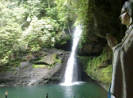 Air Terjun Wong Prawan, 1. Pantai Samudera Indah, 2. Pulau Randayan, 3. Bukit Jamur, 4. Air Terjun Riam Merasap, 5. Miniland Batu Payung, 6. Goa Romo, 7. Hutan Adat, 8. Air Terjun Riam Berawan, 9. Pulau Lemukutan, 10. Air Terjun Riam Susok, 11. Riam Madi, 12. Riam Pelayo, 13. Riam Mubek, 14. Riam Baro, 15. Riam Erang, 16. Riam Pain’t Batah, 17. Riam Marum, 18. Riam Bangaram, 19. Riam Jugan, 20. Riam Mangkamang, 21. Riam Sangadum, 22. Air Terjun Seraung, 23. Air Panas (Spax), 24. Danau Taipi, 25. Riam Surut, 26. Air Terjun Riam Sejajah, 27. Riam Panggar, 28. Riam Mangoi, 29. Wisata Riam Manajur, 30. Riam Guntur, 31. Riam Budi, 32. Riam Benian, 33. Riam Belangin atau Kuweg, 34. Riam Batu Timah, 35. Riam Batu Susun, 36. Riam Batapsa, 37. Riam Ampang, 38. Air Terjun Riam Banyis, 39. Air Terjun Wong Prawan, 40. Air Terjun Saray Brunyau, 41. Pantai Gosong, 42. Bukit Sepancong, 43. Gunung Bawang