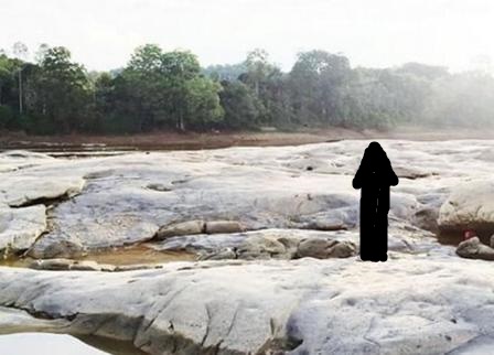 Batu Garam, 1. Air Terjun Saka Dua, 2. Air Terjun Pancur Aji, 3. Air Terjun Riam Macan, 4. Air Terjun Riam Asam Telogah, 5. Riam Baper Zone, 6. Air Terjun Kujato, 7. Bukit Bellew, 8. Gunung Tiong Kandang, 9. Air Terjun Kajang, 10. Bukit Bengkawan, 11. Bukit Bakmunt, 12. Air Terjun Gurong Maloh, 13. Air Terjun Siling Embangai, 14. Wisata Air Terjun Entugun, 15. Kampung Wisata Sentana, 16. Jembatan Gantung Sekayam, 17. Air Terjun Nosok, 18. Hutan Belian Pulo Mas, 19. Air Terjun Jitok, 20. Keraton Surya Negara, 21. Batu Garam, 22. Masjid Agung Al Muawanah, 23. Hutan Kota Sabang Merah, 24. Danau Lait, 25. Air Terjun Gunung Naning, 26. Padong Buaya, 27. Bukit Boruh, 28. Rumah Panjang, 29. Sipatn Lotup, 30. Air Terjun Sirin Punti, 31. Wisata Goa Thang Raya, 32. My Dream Sanggau, 33. Batu Posok, 34. Kampung Santana, 35. Riam Kuta