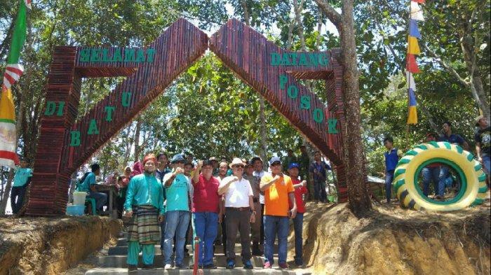 Batu Posok via Tribunnews, 1. Air Terjun Saka Dua, 2. Air Terjun Pancur Aji, 3. Air Terjun Riam Macan, 4. Air Terjun Riam Asam Telogah, 5. Riam Baper Zone, 6. Air Terjun Kujato, 7. Bukit Bellew, 8. Gunung Tiong Kandang, 9. Air Terjun Kajang, 10. Bukit Bengkawan, 11. Bukit Bakmunt, 12. Air Terjun Gurong Maloh, 13. Air Terjun Siling Embangai, 14. Wisata Air Terjun Entugun, 15. Kampung Wisata Sentana, 16. Jembatan Gantung Sekayam, 17. Air Terjun Nosok, 18. Hutan Belian Pulo Mas, 19. Air Terjun Jitok, 20. Keraton Surya Negara, 21. Batu Garam, 22. Masjid Agung Al Muawanah, 23. Hutan Kota Sabang Merah, 24. Danau Lait, 25. Air Terjun Gunung Naning, 26. Padong Buaya, 27. Bukit Boruh, 28. Rumah Panjang, 29. Sipatn Lotup, 30. Air Terjun Sirin Punti, 31. Wisata Goa Thang Raya, 32. My Dream Sanggau, 33. Batu Posok, 34. Kampung Santana, 35. Riam Kuta
