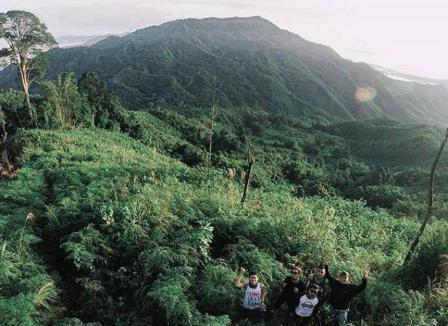 Bukit Boruh, 1. Air Terjun Saka Dua, 2. Air Terjun Pancur Aji, 3. Air Terjun Riam Macan, 4. Air Terjun Riam Asam Telogah, 5. Riam Baper Zone, 6. Air Terjun Kujato, 7. Bukit Bellew, 8. Gunung Tiong Kandang, 9. Air Terjun Kajang, 10. Bukit Bengkawan, 11. Bukit Bakmunt, 12. Air Terjun Gurong Maloh, 13. Air Terjun Siling Embangai, 14. Wisata Air Terjun Entugun, 15. Kampung Wisata Sentana, 16. Jembatan Gantung Sekayam, 17. Air Terjun Nosok, 18. Hutan Belian Pulo Mas, 19. Air Terjun Jitok, 20. Keraton Surya Negara, 21. Batu Garam, 22. Masjid Agung Al Muawanah, 23. Hutan Kota Sabang Merah, 24. Danau Lait, 25. Air Terjun Gunung Naning, 26. Padong Buaya, 27. Bukit Boruh, 28. Rumah Panjang, 29. Sipatn Lotup, 30. Air Terjun Sirin Punti, 31. Wisata Goa Thang Raya, 32. My Dream Sanggau, 33. Batu Posok, 34. Kampung Santana, 35. Riam Kuta