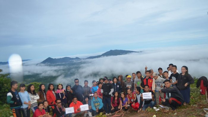 Bukit Burang via Tribun Pontianak, 1. Air Terjun Tengai, 2. Air Terjun Sosah Kain, 3. Air Terjun Sirin Punti, 4. Air Terjun Jungkong, 5. Air Terjun Pelaboh Bindang, 6. Air Terjun Hulu Katap, 7. Air Terjun Sungai Bayan, 8. Batu Jato, 9. Riam Segiam, 10. Air Terjun Menyumbung, 11. Makam Tertua Di Bumi Cidayo, 12. Air Terjun Nokan Cicak, 13. Batu Tinggi, 14. Air Terjun Semirah Putih, 15. Batu Bertulis, 16. Goa Lawang Kuari, 17. Air Terjun Gurung Sumpit, 18. Danau Simpi, 19. Bukit Burus Nanga Taman, 20. Air Terjun Nokan Nayan, 21. Rumah Panjang Sungai Antu, 22. Danau Engkaluk, 23. Makam Bukong, 24. Bukit Rentap, 25. Wisata Air Terjun Bukit Rentap, 26. Makam Raja Aji Melayu, 27. Rumah Tengkorak Manusia, 28. Batu Lingga Yoni Dara Muning, 29. Air Terjun Semirah Merambang, 30. Bukit Burang