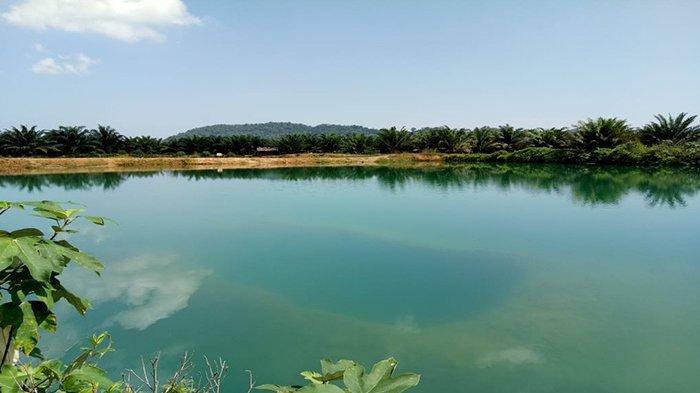 Danau Hijau via Tribun Pontianak, 1. Taman Mempawah, 2. Pantai Jungkat, 3. Mempawah Mangrove Park, 4. Sebukit Rama, 5. Wisata Nusantara, 6. Bukit Seliung, 7. Sungai Mempawah, 8. Pantai Paku Pulau Temajo, 9. Makam Habib Husein Al Qadri, 10. Pantai Ancol Penibung, 11. Wisata Air Terjun Sambora, 12. Polaria Tanjung Pagar, 13. Goa Alam Santok, 14. Istana Amantubillah, 15. Pantai Kijing, 16. Danau Hijau, 17. Bukit Peniraman, 18. Wisata Pemandian Di Kaki Bukit Anjongan, 19. Bukit Wangkang, 20. Makam Opu Daeng Manambon, 21. Pantai Tanjung Burung