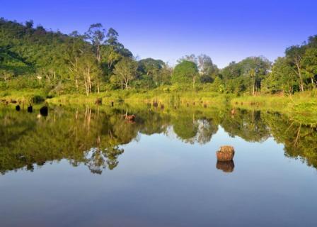 Danau Lobur, 1. Air Terjun Entoba, 2. Sungai Desa Nyanggai, 3. Air Terjun Gurung Melawi, 4. Pemandian KM 10, 5. Danau Lobur, 6. Jembatan Gantung Desa Nanga Menunuk, 7. Sungai Belaban, 8. Air Terjun Nibung, 9. Sungai Pinoh, 10. Embung Bemban, 11. Danau Biru Melawi, 12. Air Terjun Sahai Penahan, 13. Taman Nasional Bukit Raya Bukit Baka, 14. Riam Sengiang, 15. Batu Licin, 16. Sungai Melaw, 17. Bukit Matok, 18. Tugu Republik Indonesia Serikat, 19. Bukit Lintang, 20. Tugu Juang, 21. Air Terjun Sahai Apat, 22. Bukit Saran, 23. Sungai Desa Tiong Keranjik, 24. Padang Rumput Desa Sidomulyo, 25. Air Terjun Sahai Sawit, 26. Air Terjun Sahai Pelangkah, 27. Air Terjun Desa Ella Hulu, 28. Kolam Stadion Olahraga, 29. Yayasan Mawar, 30. Bukit Desa Nanga Siyai, 31. Bukit Desa Domet Permai, 32. Bukit Batu Menangis, 33. Air Terjun Kumpang Arang, 34. Gunung Kelam, 35. Air Terjun Siling Lubang Kuter, 36. Sungai Kayan