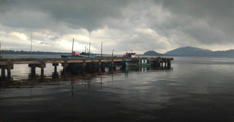 Dermaga Batu Ampar Foto Zulian Muhammad, 1. Situs Kerajaan Kubu, 2. Gunung Ambawang, 3. Dermaga Batu Ampar, 4. Sungai Kapuas Rasau Jaya, 5. Alam Batu Gajah Kubu Raya, 6. Air Terjun Bidang Bahar, 7. Sungai Kakap, 8. Batu Masjid, 9. Pulau Randayan, 10. Taman Fantasi, 11. Desa Jawa Tengah, 12. Batu/Bukit Wangkang, 13. Waterpark Paradis Q, 14. Wisata Hutan Albasia, 15. Kelenteng Timbul, 16. Taman Agrowisata Rekadena, 17. Taman Fantasia, 18. Pantai Tengkuyung, 19. Tugu Ali Anyang, 20. Hutan Mangrove Batu Ampar, 21. Air Terjun Teluk Pakedai, 22. Rajati Flower Garden, 23. Wisata Balek Kampong, 24. Wisata Danau Ho’Ce