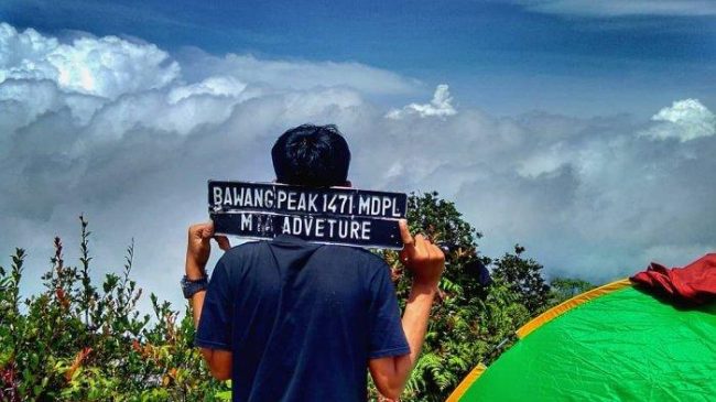 Gunung Bawang via Tribunnews, 1. Pantai Samudera Indah, 2. Pulau Randayan, 3. Bukit Jamur, 4. Air Terjun Riam Merasap, 5. Miniland Batu Payung, 6. Goa Romo, 7. Hutan Adat, 8. Air Terjun Riam Berawan, 9. Pulau Lemukutan, 10. Air Terjun Riam Susok, 11. Riam Madi, 12. Riam Pelayo, 13. Riam Mubek, 14. Riam Baro, 15. Riam Erang, 16. Riam Pain’t Batah, 17. Riam Marum, 18. Riam Bangaram, 19. Riam Jugan, 20. Riam Mangkamang, 21. Riam Sangadum, 22. Air Terjun Seraung, 23. Air Panas (Spax), 24. Danau Taipi, 25. Riam Surut, 26. Air Terjun Riam Sejajah, 27. Riam Panggar, 28. Riam Mangoi, 29. Wisata Riam Manajur, 30. Riam Guntur, 31. Riam Budi, 32. Riam Benian, 33. Riam Belangin atau Kuweg, 34. Riam Batu Timah, 35. Riam Batu Susun, 36. Riam Batapsa, 37. Riam Ampang, 38. Air Terjun Riam Banyis, 39. Air Terjun Wong Prawan, 40. Air Terjun Saray Brunyau, 41. Pantai Gosong, 42. Bukit Sepancong, 43. Gunung Bawang