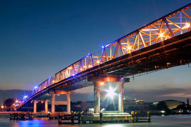 Jembatan Kapuas via Bangalzripunyecerite.blogspotcom, 1. Pantai Kijing, 2. Tugu Khatulistiwa, 3. Museum Negeri Sejarah Budaya Khas, 4. Keraton Kadriah, 5. Rumah Bentang Radakng, 6. Masjid Jami’ Pontianak, 7. Kampung Wisata Kuantan, 8. Pantai Pasir Panjang, 9. Aloe Vera Center, 10. Paradise-Q Waterpark, 11. Taman Bukit Bougenville, 12. Makam Kesultanan Batulayang, 13. Taman Nasional Gunung Palung, 14. Lemukutan Island, 15. Pelabuhan Seng Hie, 16. Bukit Penjamur Bengkayang, 17. Hutan Kota Untan, 18. Taman Alun – Alun Kapuas, 19. Air Terjun Riam Merasap, 20. Kampung Beting, 21. Danau Biru Singkawang, 22. Pulau Randayan, 23. Pulau Temajuk, 24. Jembatan Kapuas, 25. Pantai Kura – Kura, 26. Pantai Batu Burung, 27. Pantai Sedau, 28. Sinka Island Park, 29. Danau Tadow Indah, 30. Air Terjun Eria, 31. Wisata Air Terjun Sibohe, 32. Cagar Alam Raya Pasi, 33. Bukit Rindu Alam, 34. Taman Gayung Bersambut, 35. Taman Cinta Pajintan, 36. Taman Batu Belimbing, 37. Tugu Digulis atau Tugu Bambu Runcing Pontianak, 38. Vihara Bodhisatva Karaniya Metta, 39. Kapuas River Cruise, 40. Masjid Raya Mujahidin, 41. Waterboom Gunung Poteng