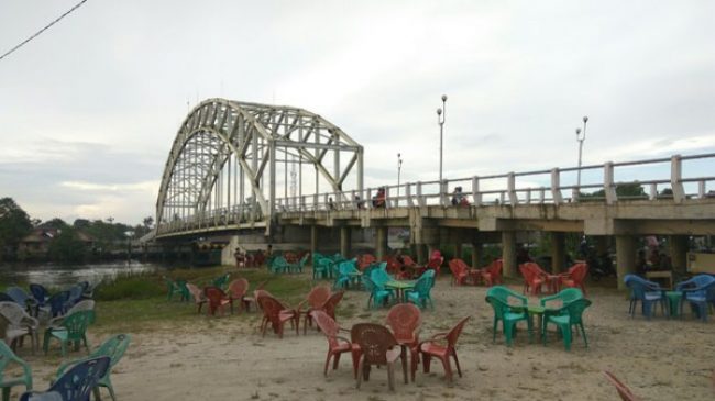 Jembatan Sambas via Tribun Pontianak, 1. Pulau Selimpai, 2. Tugu Terigas Sambas, 3. Pantai Temajuk, 4. Pantai Kalang Bahu, 5. Makam Keramat Bantilan, 6. Monument Ketupat Berdarah, 7. Pantai Camar Wulan, 8. Pantai Bukit Raya Putri Serai, 9. Pantai Tanjung Batu, 10. Pantai Mauludin, 11. Tanjung Dato, 12. Sungai Sambas, 13. Pantai Tanjung Bendera, 14. Pantai Dungun Laut, 15. Taman Wisata Alam Gunung Asuansang, 16. Masjid Jami’ Keraton Sambas, 17. Jembatan Sambas, 18. Danau Sebedang, 19. Pantai Kampak Indah, 20. Pantai Putri Serayi, 21. Kebun Raya Sambas, 22. Pantai Selimpai, 23. Pantai Tanjung Kemuning, 24. Pantai Tanjung Datu, 25. Keraton Sambas, 26. Pantai Mutusan, 27. Pantai Sinam, 28. Vihara Bumi Raya Pemangkat, 29. Museum Negeri Perjuangan, 30. Taman Wisata Alam Gunung Melintang, 31. Air Terjun Berasap, 32. Pantai Polaria, 33. Air Terjun Riam Canggat, 34. Istana Alwatzikoebillah, 35. Gereja Katolik Kristus Raja Paroki Sambas, 36. Taman Wisata Alam Tanjung Belimbing, 37. Pantai Arum Medang, 38. Taman LUNGGI Sambas, 39. Danau Biru Selakau Timur, 40. Pantai Batu Nenek, 41. Air Terjun Riam Merasap, 42. Bukit Liteng, 43. Pos Lintas Batas Negara Aruk, 44. Goa Alam Santok