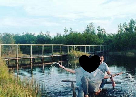 Kolam Stadion Olahraga, 1. Air Terjun Entoba, 2. Sungai Desa Nyanggai, 3. Air Terjun Gurung Melawi, 4. Pemandian KM 10, 5. Danau Lobur, 6. Jembatan Gantung Desa Nanga Menunuk, 7. Sungai Belaban, 8. Air Terjun Nibung, 9. Sungai Pinoh, 10. Embung Bemban, 11. Danau Biru Melawi, 12. Air Terjun Sahai Penahan, 13. Taman Nasional Bukit Raya Bukit Baka, 14. Riam Sengiang, 15. Batu Licin, 16. Sungai Melaw, 17. Bukit Matok, 18. Tugu Republik Indonesia Serikat, 19. Bukit Lintang, 20. Tugu Juang, 21. Air Terjun Sahai Apat, 22. Bukit Saran, 23. Sungai Desa Tiong Keranjik, 24. Padang Rumput Desa Sidomulyo, 25. Air Terjun Sahai Sawit, 26. Air Terjun Sahai Pelangkah, 27. Air Terjun Desa Ella Hulu, 28. Kolam Stadion Olahraga, 29. Yayasan Mawar, 30. Bukit Desa Nanga Siyai, 31. Bukit Desa Domet Permai, 32. Bukit Batu Menangis, 33. Air Terjun Kumpang Arang, 34. Gunung Kelam, 35. Air Terjun Siling Lubang Kuter, 36. Sungai Kayan