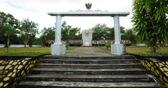 Makam Juang Mandor via Pesona Travel, 1. Air Terjun Rombo Katio, 2. Air Terjun Melanggar, 3. Goa Tangandu, 4. Air Terjun Riam Dait, 5. Air Terjun Terinting, 6. Air Terjun Selanei, 7. Air Terjun Engkanan, 8. Air Terjun Riam Bedawan, 9. Air Terjun Riam Solakng, 10. Air Terjun Angkabang, 11. Makam Raja Landak, 12. Air Terjun Sahai Sebelas, 13. Bukit Terinting, 14. Air Terjun Tikalong, 15. Bukit Batu Pakumbang, 16. Riam Angan Tembawang, 17. Air Terjun Banangar, 18. Makam Juang Mandor, 19. Keraton Ismahayana, 20. Masjid Djami, 21. Air Terjun Rombo Pangaak, 22. Air Terjun Riam Jambu, 23. Goa Sanyan, 24. Rumah Betang Saham, 25. Wisata Gunung Seha, 26. Bukit Laur, 27. Bukit Batu Pakumbang, 28. Wisata Air Terjun Setagung, 29. Rombo Terintik, 30. Rombo Semabak, 31. Riam Bedawan, 32. Air Terjun Ringin, 33. Air Terjun Ampar Jawa