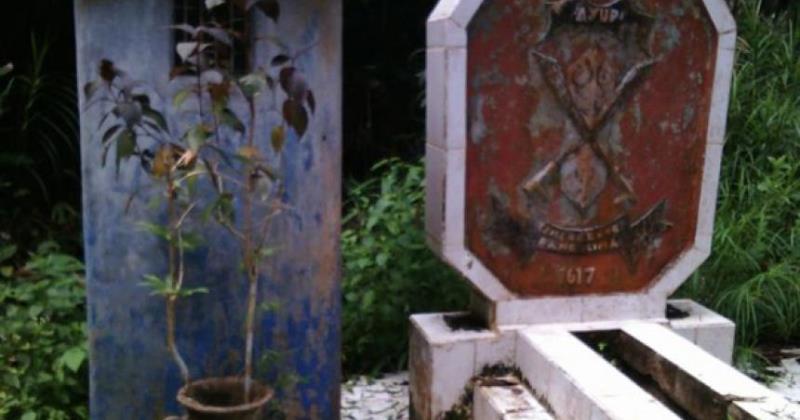 Makam Tertua Di Bumi Cidayo, 1. Air Terjun Tengai, 2. Air Terjun Sosah Kain, 3. Air Terjun Sirin Punti, 4. Air Terjun Jungkong, 5. Air Terjun Pelaboh Bindang, 6. Air Terjun Hulu Katap, 7. Air Terjun Sungai Bayan, 8. Batu Jato, 9. Riam Segiam, 10. Air Terjun Menyumbung, 11. Makam Tertua Di Bumi Cidayo, 12. Air Terjun Nokan Cicak, 13. Batu Tinggi, 14. Air Terjun Semirah Putih, 15. Batu Bertulis, 16. Goa Lawang Kuari, 17. Air Terjun Gurung Sumpit, 18. Danau Simpi, 19. Bukit Burus Nanga Taman, 20. Air Terjun Nokan Nayan, 21. Rumah Panjang Sungai Antu, 22. Danau Engkaluk, 23. Makam Bukong, 24. Bukit Rentap, 25. Wisata Air Terjun Bukit Rentap, 26. Makam Raja Aji Melayu, 27. Rumah Tengkorak Manusia, 28. Batu Lingga Yoni Dara Muning, 29. Air Terjun Semirah Merambang, 30. Bukit Burang
