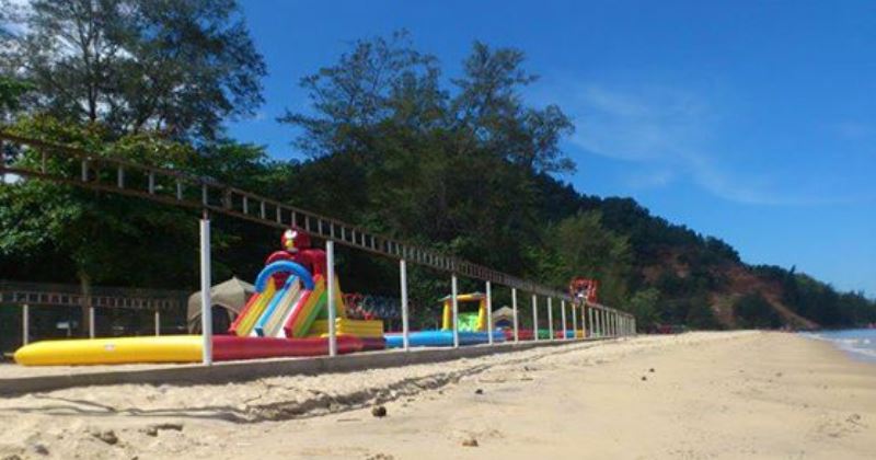 Miniland Batu Payung via Wisata Pontianak, 1. Pantai Samudera Indah, 2. Pulau Randayan, 3. Bukit Jamur, 4. Air Terjun Riam Merasap, 5. Miniland Batu Payung, 6. Goa Romo, 7. Hutan Adat, 8. Air Terjun Riam Berawan, 9. Pulau Lemukutan, 10. Air Terjun Riam Susok, 11. Riam Madi, 12. Riam Pelayo, 13. Riam Mubek, 14. Riam Baro, 15. Riam Erang, 16. Riam Pain’t Batah, 17. Riam Marum, 18. Riam Bangaram, 19. Riam Jugan, 20. Riam Mangkamang, 21. Riam Sangadum, 22. Air Terjun Seraung, 23. Air Panas (Spax), 24. Danau Taipi, 25. Riam Surut, 26. Air Terjun Riam Sejajah, 27. Riam Panggar, 28. Riam Mangoi, 29. Wisata Riam Manajur, 30. Riam Guntur, 31. Riam Budi, 32. Riam Benian, 33. Riam Belangin atau Kuweg, 34. Riam Batu Timah, 35. Riam Batu Susun, 36. Riam Batapsa, 37. Riam Ampang, 38. Air Terjun Riam Banyis, 39. Air Terjun Wong Prawan, 40. Air Terjun Saray Brunyau, 41. Pantai Gosong, 42. Bukit Sepancong, 43. Gunung Bawang