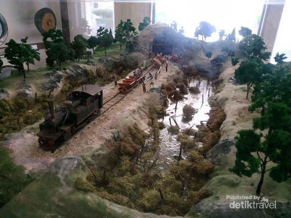 Museum Asahan via Detik, 1. Masjid Agung Ahmad Bakrie Kisaran, 2. Air Terjun Ponot, 3. Alun – alun Rambate Raya Kisaran, 4. Taman Hutan Kota Kisaran, 5. Air Terjun Turbo (Turunan Bolon), 6. Paccur Napitu, 7. Air Terjun Jambuara Indah, 8. Arung Jeram Sungai Asahan, 9. Ragil Waterboom Kisaran, 10. Wisata Alam Goa Simanik – Manik, 11. Wisata Air Terjun Simanik – Manik, 12. Pantai Simallo, 13. Bendungan Sigura – Gura, 14. Jembatan Gantung Bedeng, 15. Jembatan Air Hitam, 16. Air Terjun Sampuran Harimau, 17. Danau Teratai Tinggi Raja, 18. Air Terjun Unong Sisapa, 19. Air Terjun Simonang Monang, 20. Air Terjun Boru Silalahi, 21. Wisata Kelapa Gading, 22. Air Terjun Alam Tani, 23. Puncak Galau, 24. Pelabuhan Bagan, 25. Museum Asahan