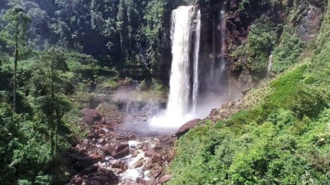 Nohkan Tolangit via IG @wisatasintang, 1. Air Terjun Lepung Iring, 2. Taman Nasional Bukit Baka, 3. Hutan Wisata Baning, 4. Museum Kapuas Raya, 5. Istana Al Mukarramah, 6. Nohkan Tolangit, 7. Danau Jemelak, 8. Panorama Kedah Tempunak, 9. Rumah Betang Ensaid Panjang, 10. Wisata Gunung Kelam, 11. Danau Gucci, 12. Air Terjun Nokan Nayan, 13. Wisata Rohani Bukit Kelam, 14. Galeri Motor Bandong, 15. Wisata Sawah Adau Kelam, 16. Masjid Jami Sultan Nata, 17. Museum Dara Juanti, 18. Makam Aji Melayu Sepauk atau Makam pangeran Kuning, 19. Situs Sejarah Batu Dara Muning, 20. Batu Lingga Yoni dan Batu Nandi, 21. Gereja Katedral Sintang, 22. Tugu Pancasila Kota Sintang, 23. Taman Alun – alun Kapuas, 24. Serantung Water Park, 25. Rumah Kapal, 26. Tugu Bank Indonesia