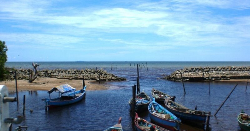 Pantai Ancol Penibung via Mapionet, 1. Taman Mempawah, 2. Pantai Jungkat, 3. Mempawah Mangrove Park, 4. Sebukit Rama, 5. Wisata Nusantara, 6. Bukit Seliung, 7. Sungai Mempawah, 8. Pantai Paku Pulau Temajo, 9. Makam Habib Husein Al Qadri, 10. Pantai Ancol Penibung, 11. Wisata Air Terjun Sambora, 12. Polaria Tanjung Pagar, 13. Goa Alam Santok, 14. Istana Amantubillah, 15. Pantai Kijing, 16. Danau Hijau, 17. Bukit Peniraman, 18. Wisata Pemandian Di Kaki Bukit Anjongan, 19. Bukit Wangkang, 20. Makam Opu Daeng Manambon, 21. Pantai Tanjung Burung
