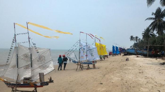 Pantai Arum Medang via Tribunnews, 1. Pulau Selimpai, 2. Tugu Terigas Sambas, 3. Pantai Temajuk, 4. Pantai Kalang Bahu, 5. Makam Keramat Bantilan, 6. Monument Ketupat Berdarah, 7. Pantai Camar Wulan, 8. Pantai Bukit Raya Putri Serai, 9. Pantai Tanjung Batu, 10. Pantai Mauludin, 11. Tanjung Dato, 12. Sungai Sambas, 13. Pantai Tanjung Bendera, 14. Pantai Dungun Laut, 15. Taman Wisata Alam Gunung Asuansang, 16. Masjid Jami’ Keraton Sambas, 17. Jembatan Sambas, 18. Danau Sebedang, 19. Pantai Kampak Indah, 20. Pantai Putri Serayi, 21. Kebun Raya Sambas, 22. Pantai Selimpai, 23. Pantai Tanjung Kemuning, 24. Pantai Tanjung Datu, 25. Keraton Sambas, 26. Pantai Mutusan, 27. Pantai Sinam, 28. Vihara Bumi Raya Pemangkat, 29. Museum Negeri Perjuangan, 30. Taman Wisata Alam Gunung Melintang, 31. Air Terjun Berasap, 32. Pantai Polaria, 33. Air Terjun Riam Canggat, 34. Istana Alwatzikoebillah, 35. Gereja Katolik Kristus Raja Paroki Sambas, 36. Taman Wisata Alam Tanjung Belimbing, 37. Pantai Arum Medang, 38. Taman LUNGGI Sambas, 39. Danau Biru Selakau Timur, 40. Pantai Batu Nenek, 41. Air Terjun Riam Merasap, 42. Bukit Liteng, 43. Pos Lintas Batas Negara Aruk, 44. Goa Alam Santok