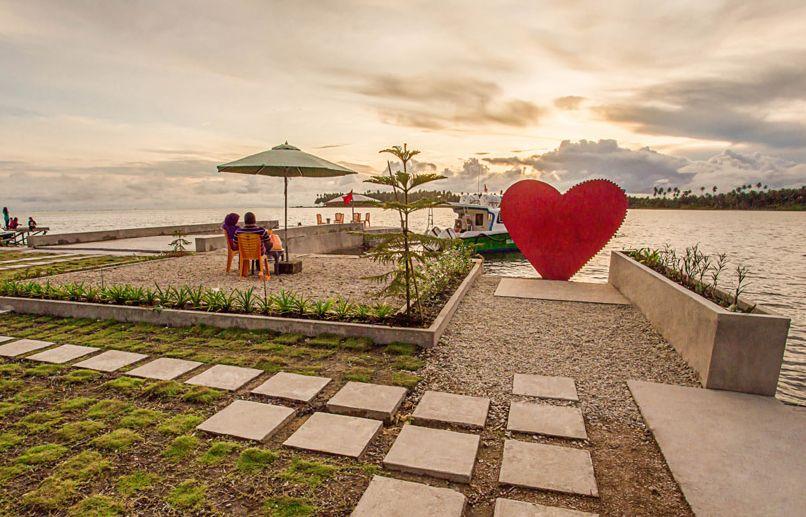 Pantai Baloho - tempat wisata di Nias Selatan, 1. Teluk Rusa, 2. Pantai Lagundri, 3. Kampung Pulau Tello, 4. Pulau Sibele, 5. Jembatan O’ou, 6. Pantai Merah, 7. Air Terjun Humogo, 8. Air Terjun Mondrowe, 9. Masjid Agung Ar-Rahman, 10. Taman Doa Bunda Maria, 11. Pantai Hilitasaro Toma, 12. Pantai Ladeha, 13. Pantai Moale   , 14. Pantai Rockstar, 15. Pasir Putih Pulau Impian, 16. Taman Ya’ahowu, 17. Pantai Baloho, 18. Kepulauan Batu, 19. Gua Fetalasa