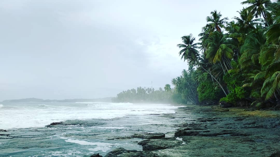 Pantai Hilisataro Toma via IG @explore_pulau_nias, 1. Pantai Toyolaya, 2. Pulau Wunga Laguna, 3. Pantai Tureloto, 4. Pantai Gawu Soyo, 5. Pulau Asu, 6. Pantai Sorake, 7. Desa Adat Bawomataluo, 8. Desa Wisata Orahili, 9. Museum Pusaka Suku Nias, 10. Air Terjun Humogo, 11. Kepulauan Hinako, 12. Pantai Karang Falaete, 13. Air Terjun Mondrowe, 14. Pantai Sifahandro, 15. Pulau Tello, 16. Pulau Sibele, 17. Taman Doa Bunda Maria, 18. Teluk Bengkuang, 19. Pantai Asi Walo, 20. Pasir Putih Pulau Impian, 21. Masjid Agung Ar-Rahman, 22. Teluk Rusa, 23. Pantai Hilisataro Toma, 24. Jembatan O,ou, 25. Pantai Siabang