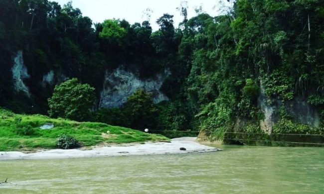 Pantai Simallo via IG @purnawan24, 1. Masjid Agung Ahmad Bakrie Kisaran, 2. Air Terjun Ponot, 3. Alun – alun Rambate Raya Kisaran, 4. Taman Hutan Kota Kisaran, 5. Air Terjun Turbo (Turunan Bolon), 6. Paccur Napitu, 7. Air Terjun Jambuara Indah, 8. Arung Jeram Sungai Asahan, 9. Ragil Waterboom Kisaran, 10. Wisata Alam Goa Simanik – Manik, 11. Wisata Air Terjun Simanik – Manik, 12. Pantai Simallo, 13. Bendungan Sigura – Gura, 14. Jembatan Gantung Bedeng, 15. Jembatan Air Hitam, 16. Air Terjun Sampuran Harimau, 17. Danau Teratai Tinggi Raja, 18. Air Terjun Unong Sisapa, 19. Air Terjun Simonang Monang, 20. Air Terjun Boru Silalahi, 21. Wisata Kelapa Gading, 22. Air Terjun Alam Tani, 23. Puncak Galau, 24. Pelabuhan Bagan, 25. Museum Asahan
