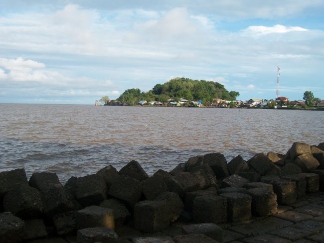 Pantai Polaria, 1. Pulau Selimpai, 2. Tugu Terigas Sambas, 3. Pantai Temajuk, 4. Pantai Kalang Bahu, 5. Makam Keramat Bantilan, 6. Monument Ketupat Berdarah, 7. Pantai Camar Wulan, 8. Pantai Bukit Raya Putri Serai, 9. Pantai Tanjung Batu, 10. Pantai Mauludin, 11. Tanjung Dato, 12. Sungai Sambas, 13. Pantai Tanjung Bendera, 14. Pantai Dungun Laut, 15. Taman Wisata Alam Gunung Asuansang, 16. Masjid Jami’ Keraton Sambas, 17. Jembatan Sambas, 18. Danau Sebedang, 19. Pantai Kampak Indah, 20. Pantai Putri Serayi, 21. Kebun Raya Sambas, 22. Pantai Selimpai, 23. Pantai Tanjung Kemuning, 24. Pantai Tanjung Datu, 25. Keraton Sambas, 26. Pantai Mutusan, 27. Pantai Sinam, 28. Vihara Bumi Raya Pemangkat, 29. Museum Negeri Perjuangan, 30. Taman Wisata Alam Gunung Melintang, 31. Air Terjun Berasap, 32. Pantai Polaria, 33. Air Terjun Riam Canggat, 34. Istana Alwatzikoebillah, 35. Gereja Katolik Kristus Raja Paroki Sambas, 36. Taman Wisata Alam Tanjung Belimbing, 37. Pantai Arum Medang, 38. Taman LUNGGI Sambas, 39. Danau Biru Selakau Timur, 40. Pantai Batu Nenek, 41. Air Terjun Riam Merasap, 42. Bukit Liteng, 43. Pos Lintas Batas Negara Aruk, 44. Goa Alam Santok
