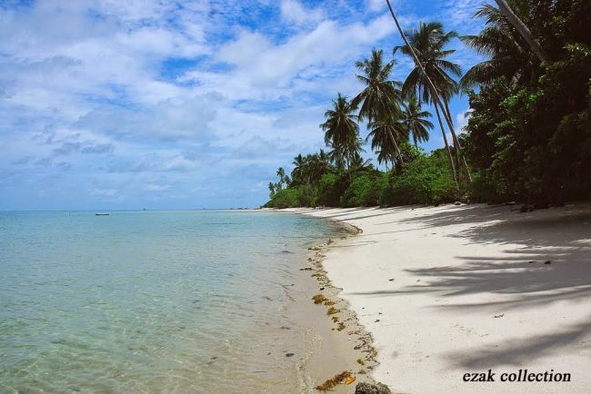 Pantai Tanjuru Foto Oleh Ezak Kacax - Tempat Wisata Di Kayong Utara, 1. Pantai Pasir Mayang, 2. Bukit Begentar, 3. Bukit Mendale, 4. Taman Wisata Mangrove Sukadana, 5. Pulau Maya Karimata, 6. Pulau Kepayang, 7. Pantai Tambak Rawang, 8. Bukit Bulan, 9. Pulau Serutu, 10. Makam Gusti Panji, 11. Pulau Pelapis, 12. Kepulauan Karimata, 13. Pantai Batu Teritip, 14. Mesjid Oesman Al Khair, 15. Batu Cap, 16. Makam Raja Tengku Akil, 17. Sungai Betok, 18. Taman Nasional Gunung Palung, 19. Pantai Pulau Datok, 20. Air Pauh, 21. Air Terjun Bidadari, 22. Gunung Cabang, 23. Pantai Tanjuru, 24. Air Terjun Lubuk Baji, 25. Air Terjun Batu Pahat