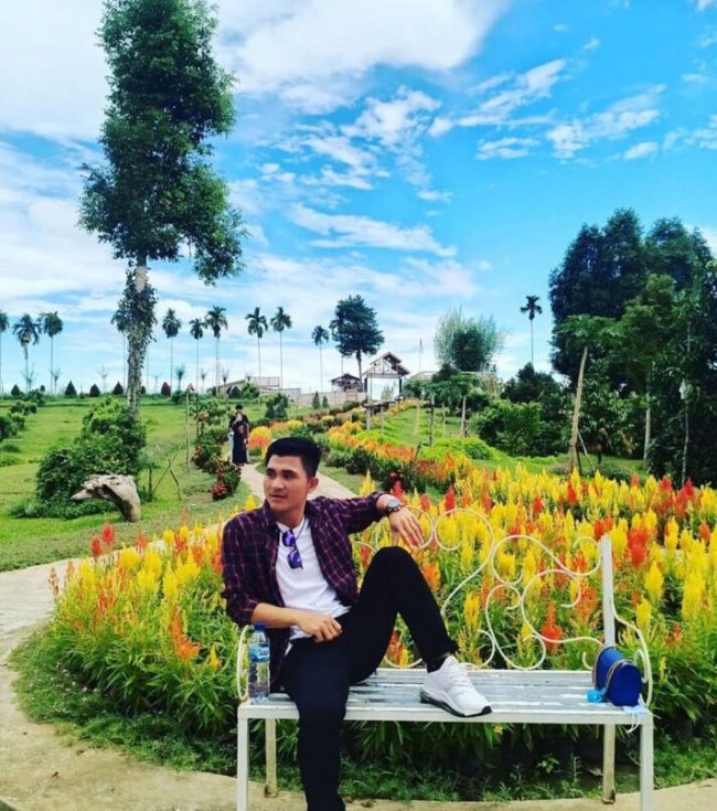 Panorama Kedah Tempunak via IG @micang_fc, 1. Air Terjun Lepung Iring, 2. Taman Nasional Bukit Baka, 3. Hutan Wisata Baning, 4. Museum Kapuas Raya, 5. Istana Al Mukarramah, 6. Nohkan Tolangit, 7. Danau Jemelak, 8. Panorama Kedah Tempunak, 9. Rumah Betang Ensaid Panjang, 10. Wisata Gunung Kelam, 11. Danau Gucci, 12. Air Terjun Nokan Nayan, 13. Wisata Rohani Bukit Kelam, 14. Galeri Motor Bandong, 15. Wisata Sawah Adau Kelam, 16. Masjid Jami Sultan Nata, 17. Museum Dara Juanti, 18. Makam Aji Melayu Sepauk atau Makam pangeran Kuning, 19. Situs Sejarah Batu Dara Muning, 20. Batu Lingga Yoni dan Batu Nandi, 21. Gereja Katedral Sintang, 22. Tugu Pancasila Kota Sintang, 23. Taman Alun – alun Kapuas, 24. Serantung Water Park, 25. Rumah Kapal, 26. Tugu Bank Indonesia