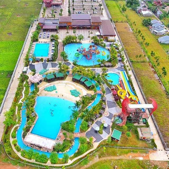 Paradise-Q Waterpark, 1. Pantai Kijing, 2. Tugu Khatulistiwa, 3. Museum Negeri Sejarah Budaya Khas, 4. Keraton Kadriah, 5. Rumah Bentang Radakng, 6. Masjid Jami’ Pontianak, 7. Kampung Wisata Kuantan, 8. Pantai Pasir Panjang, 9. Aloe Vera Center, 10. Paradise-Q Waterpark, 11. Taman Bukit Bougenville, 12. Makam Kesultanan Batulayang, 13. Taman Nasional Gunung Palung, 14. Lemukutan Island, 15. Pelabuhan Seng Hie, 16. Bukit Penjamur Bengkayang, 17. Hutan Kota Untan, 18. Taman Alun – Alun Kapuas, 19. Air Terjun Riam Merasap, 20. Kampung Beting, 21. Danau Biru Singkawang, 22. Pulau Randayan, 23. Pulau Temajuk, 24. Jembatan Kapuas, 25. Pantai Kura – Kura, 26. Pantai Batu Burung, 27. Pantai Sedau, 28. Sinka Island Park, 29. Danau Tadow Indah, 30. Air Terjun Eria, 31. Wisata Air Terjun Sibohe, 32. Cagar Alam Raya Pasi, 33. Bukit Rindu Alam, 34. Taman Gayung Bersambut, 35. Taman Cinta Pajintan, 36. Taman Batu Belimbing, 37. Tugu Digulis atau Tugu Bambu Runcing Pontianak, 38. Vihara Bodhisatva Karaniya Metta, 39. Kapuas River Cruise, 40. Masjid Raya Mujahidin, 41. Waterboom Gunung Poteng
