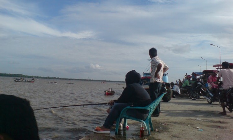 Pelabuhan Bagan via Albadrblog, 1. Masjid Agung Ahmad Bakrie Kisaran, 2. Air Terjun Ponot, 3. Alun – alun Rambate Raya Kisaran, 4. Taman Hutan Kota Kisaran, 5. Air Terjun Turbo (Turunan Bolon), 6. Paccur Napitu, 7. Air Terjun Jambuara Indah, 8. Arung Jeram Sungai Asahan, 9. Ragil Waterboom Kisaran, 10. Wisata Alam Goa Simanik – Manik, 11. Wisata Air Terjun Simanik – Manik, 12. Pantai Simallo, 13. Bendungan Sigura – Gura, 14. Jembatan Gantung Bedeng, 15. Jembatan Air Hitam, 16. Air Terjun Sampuran Harimau, 17. Danau Teratai Tinggi Raja, 18. Air Terjun Unong Sisapa, 19. Air Terjun Simonang Monang, 20. Air Terjun Boru Silalahi, 21. Wisata Kelapa Gading, 22. Air Terjun Alam Tani, 23. Puncak Galau, 24. Pelabuhan Bagan, 25. Museum Asahan