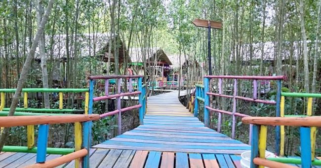 Polaria Tanjung Pagar via Daengpajoka, 1. Taman Mempawah, 2. Pantai Jungkat, 3. Mempawah Mangrove Park, 4. Sebukit Rama, 5. Wisata Nusantara, 6. Bukit Seliung, 7. Sungai Mempawah, 8. Pantai Paku Pulau Temajo, 9. Makam Habib Husein Al Qadri, 10. Pantai Ancol Penibung, 11. Wisata Air Terjun Sambora, 12. Polaria Tanjung Pagar, 13. Goa Alam Santok, 14. Istana Amantubillah, 15. Pantai Kijing, 16. Danau Hijau, 17. Bukit Peniraman, 18. Wisata Pemandian Di Kaki Bukit Anjongan, 19. Bukit Wangkang, 20. Makam Opu Daeng Manambon, 21. Pantai Tanjung Burung