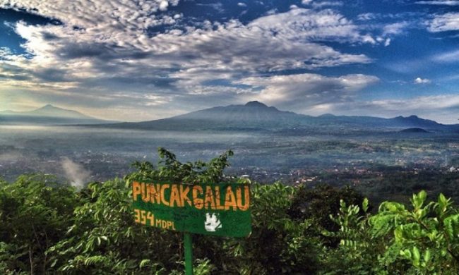 Puncak Galau via Merahputih, 1. Masjid Agung Ahmad Bakrie Kisaran, 2. Air Terjun Ponot, 3. Alun – alun Rambate Raya Kisaran, 4. Taman Hutan Kota Kisaran, 5. Air Terjun Turbo (Turunan Bolon), 6. Paccur Napitu, 7. Air Terjun Jambuara Indah, 8. Arung Jeram Sungai Asahan, 9. Ragil Waterboom Kisaran, 10. Wisata Alam Goa Simanik – Manik, 11. Wisata Air Terjun Simanik – Manik, 12. Pantai Simallo, 13. Bendungan Sigura – Gura, 14. Jembatan Gantung Bedeng, 15. Jembatan Air Hitam, 16. Air Terjun Sampuran Harimau, 17. Danau Teratai Tinggi Raja, 18. Air Terjun Unong Sisapa, 19. Air Terjun Simonang Monang, 20. Air Terjun Boru Silalahi, 21. Wisata Kelapa Gading, 22. Air Terjun Alam Tani, 23. Puncak Galau, 24. Pelabuhan Bagan, 25. Museum Asahan