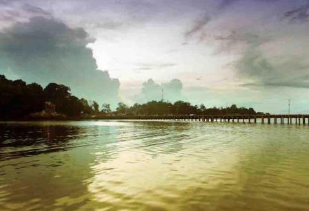 Pulau Maya Karimata, 1. Pantai Pasir Mayang, 2. Bukit Begentar, 3. Bukit Mendale, 4. Taman Wisata Mangrove Sukadana, 5. Pulau Maya Karimata, 6. Pulau Kepayang, 7. Pantai Tambak Rawang, 8. Bukit Bulan, 9. Pulau Serutu, 10. Makam Gusti Panji, 11. Pulau Pelapis, 12. Kepulauan Karimata, 13. Pantai Batu Teritip, 14. Mesjid Oesman Al Khair, 15. Batu Cap, 16. Makam Raja Tengku Akil, 17. Sungai Betok, 18. Taman Nasional Gunung Palung, 19. Pantai Pulau Datok, 20. Air Pauh, 21. Air Terjun Bidadari, 22. Gunung Cabang, 23. Pantai Tanjuru, 24. Air Terjun Lubuk Baji, 25. Air Terjun Batu Pahat