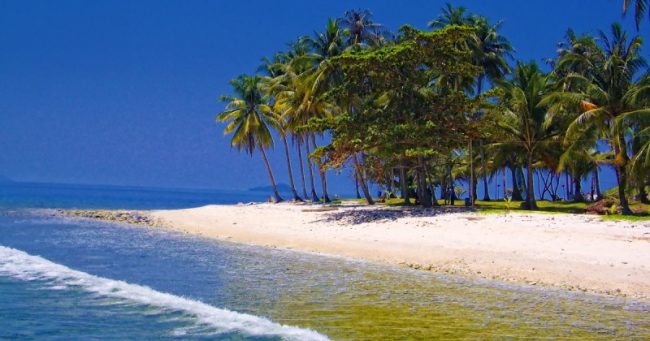 Pulau Randayan Foto Istimewa, 1. Pantai Samudera Indah, 2. Pulau Randayan, 3. Bukit Jamur, 4. Air Terjun Riam Merasap, 5. Miniland Batu Payung, 6. Goa Romo, 7. Hutan Adat, 8. Air Terjun Riam Berawan, 9. Pulau Lemukutan, 10. Air Terjun Riam Susok, 11. Riam Madi, 12. Riam Pelayo, 13. Riam Mubek, 14. Riam Baro, 15. Riam Erang, 16. Riam Pain’t Batah, 17. Riam Marum, 18. Riam Bangaram, 19. Riam Jugan, 20. Riam Mangkamang, 21. Riam Sangadum, 22. Air Terjun Seraung, 23. Air Panas (Spax), 24. Danau Taipi, 25. Riam Surut, 26. Air Terjun Riam Sejajah, 27. Riam Panggar, 28. Riam Mangoi, 29. Wisata Riam Manajur, 30. Riam Guntur, 31. Riam Budi, 32. Riam Benian, 33. Riam Belangin atau Kuweg, 34. Riam Batu Timah, 35. Riam Batu Susun, 36. Riam Batapsa, 37. Riam Ampang, 38. Air Terjun Riam Banyis, 39. Air Terjun Wong Prawan, 40. Air Terjun Saray Brunyau, 41. Pantai Gosong, 42. Bukit Sepancong, 43. Gunung Bawang
