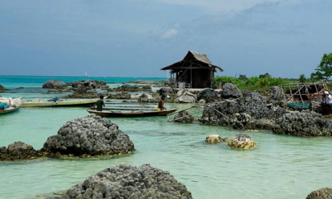 Pulau Wunga Laguna via Trivitaweb, 1. Pantai Toyolaya, 2. Pulau Wunga Laguna, 3. Pantai Tureloto, 4. Pantai Gawu Soyo, 5. Pulau Asu, 6. Pantai Sorake, 7. Desa Adat Bawomataluo, 8. Desa Wisata Orahili, 9. Museum Pusaka Suku Nias, 10. Air Terjun Humogo, 11. Kepulauan Hinako, 12. Pantai Karang Falaete, 13. Air Terjun Mondrowe, 14. Pantai Sifahandro, 15. Pulau Tello, 16. Pulau Sibele, 17. Taman Doa Bunda Maria, 18. Teluk Bengkuang, 19. Pantai Asi Walo, 20. Pasir Putih Pulau Impian, 21. Masjid Agung Ar-Rahman, 22. Teluk Rusa, 23. Pantai Hilisataro Toma, 24. Jembatan O,ou, 25. Pantai Siabang